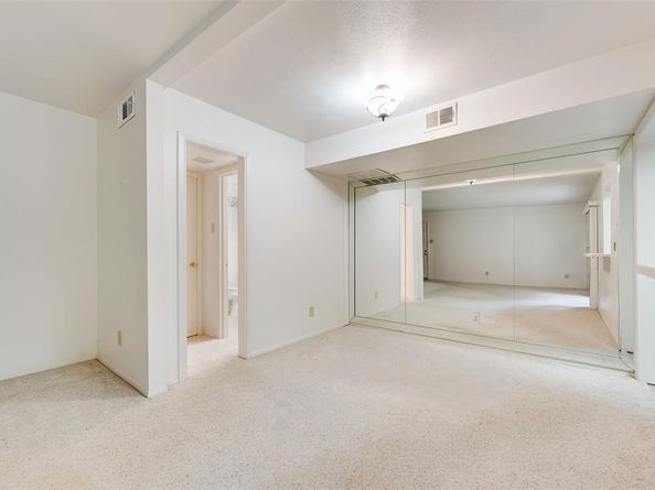 2807  Lineville Drive  104, Farmers Branch Texas 75234