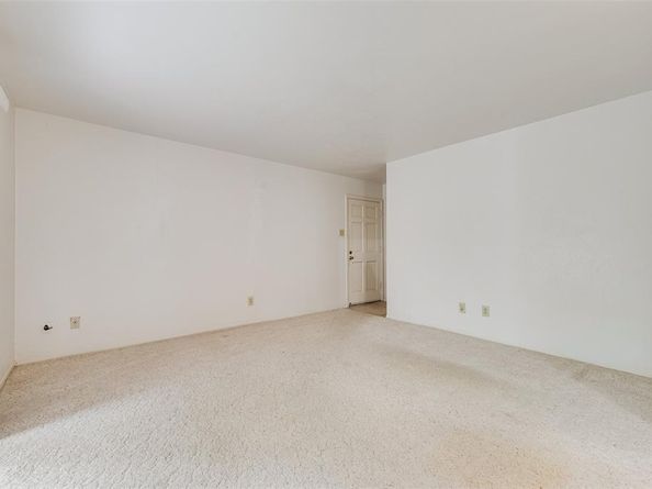 2807  Lineville Drive  104, Farmers Branch Texas 75234