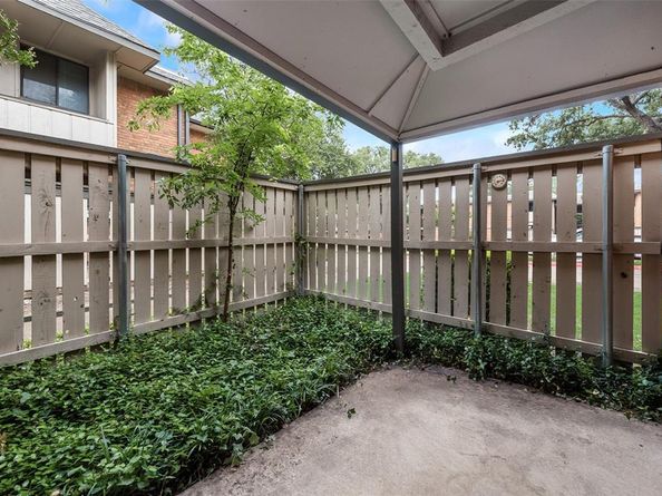 2807  Lineville Drive  104, Farmers Branch Texas 75234