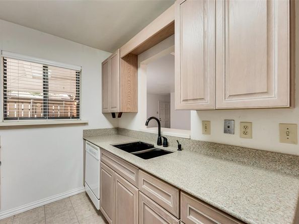 2807  Lineville Drive  104, Farmers Branch Texas 75234