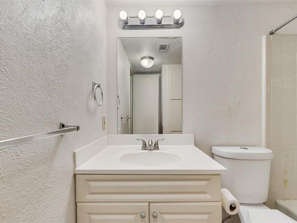 2807  Lineville Drive  104, Farmers Branch Texas 75234