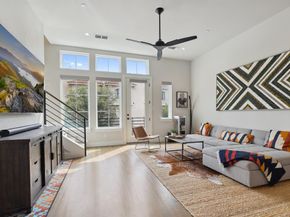 3200  Ross Avenue  42, Dallas Texas 75204