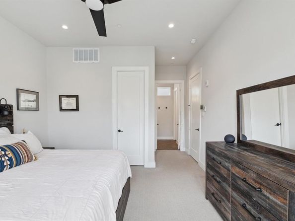 3200  Ross Avenue  42, Dallas Texas 75204