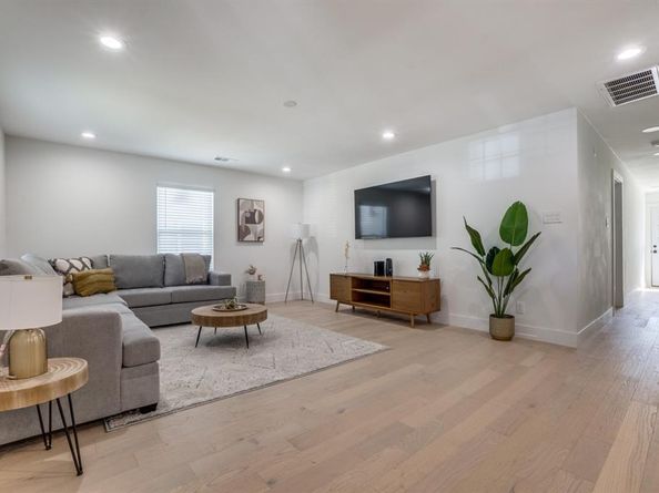 1614  Engle Avenue , Dallas Texas 75224
