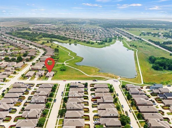 8400  Sioux Trail , Aubrey Texas 76227