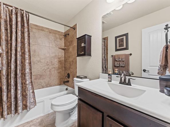 8400  Sioux Trail , Aubrey Texas 76227