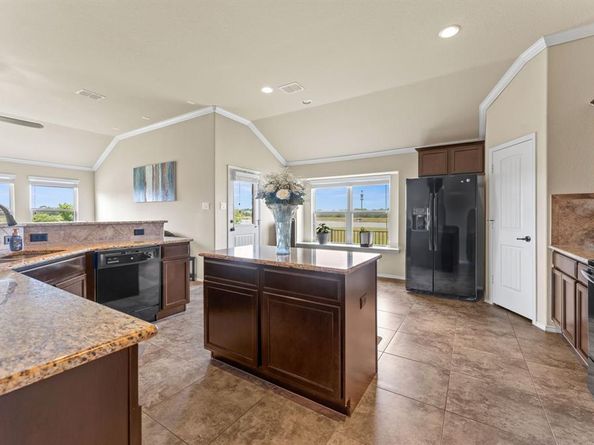 8400  Sioux Trail , Aubrey Texas 76227