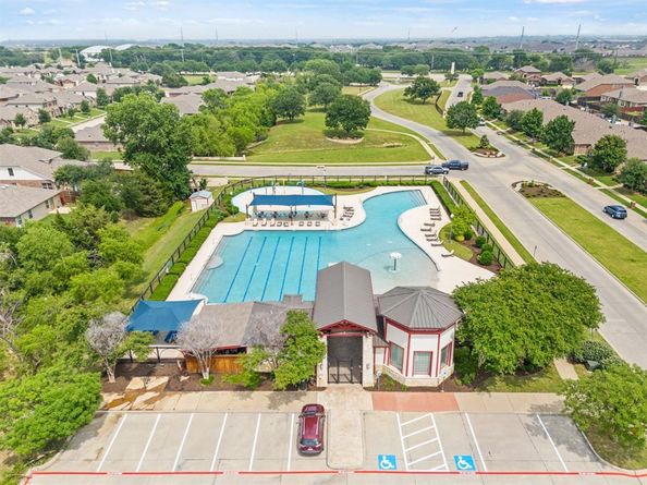 8400  Sioux Trail , Aubrey Texas 76227