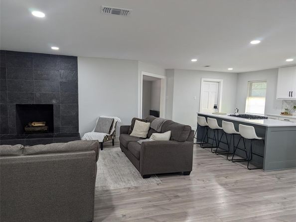 882  Magnolia Lane , Lancaster Texas 75146