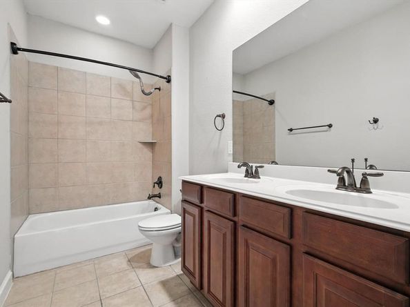 6755  Plaza Via  , Irving Texas 75039