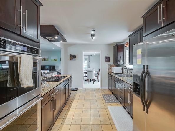 846  Creekridge Drive , Dallas Texas 75218