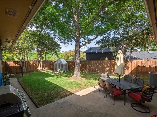 846  Creekridge Drive , Dallas Texas 75218