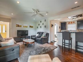 846  Creekridge Drive , Dallas Texas 75218