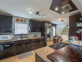 846  Creekridge Drive , Dallas Texas 75218