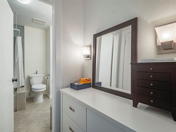 846  Creekridge Drive , Dallas Texas 75218