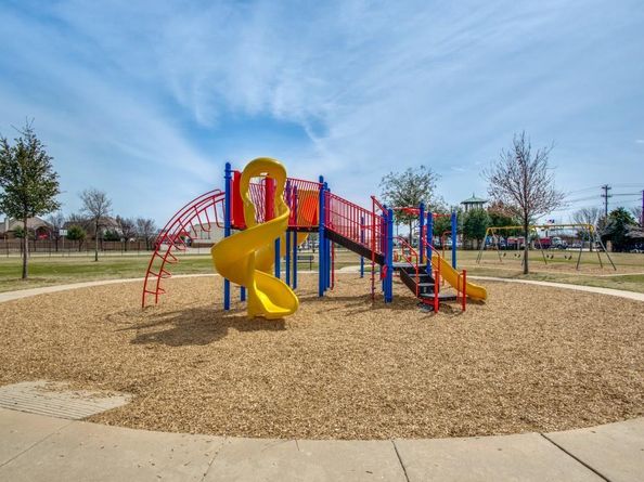 700  Lark Drive , Aubrey Texas 76227