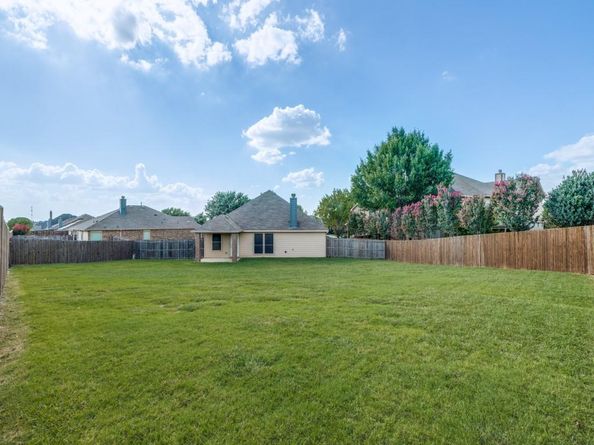 700  Lark Drive , Aubrey Texas 76227