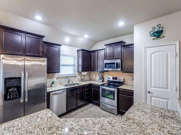700  Lark Drive , Aubrey Texas 76227