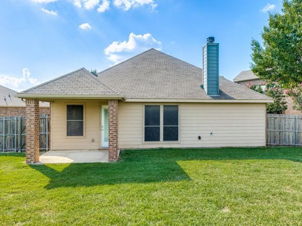 700  Lark Drive , Aubrey Texas 76227