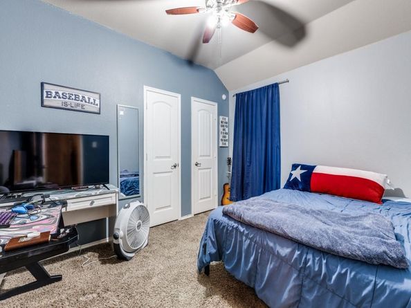 700  Lark Drive , Aubrey Texas 76227