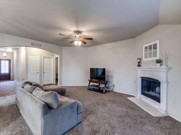 700  Lark Drive , Aubrey Texas 76227