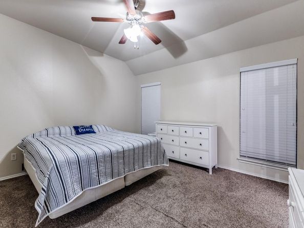 700  Lark Drive , Aubrey Texas 76227