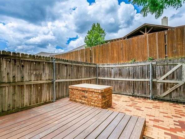 17  Abbey Road , Euless Texas 76039