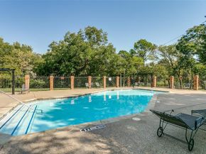 17  Abbey Road , Euless Texas 76039