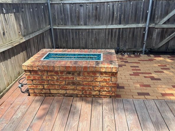 17  Abbey Road , Euless Texas 76039