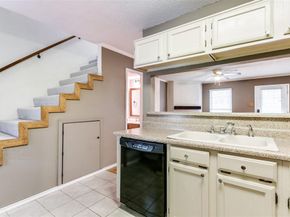 17  Abbey Road , Euless Texas 76039