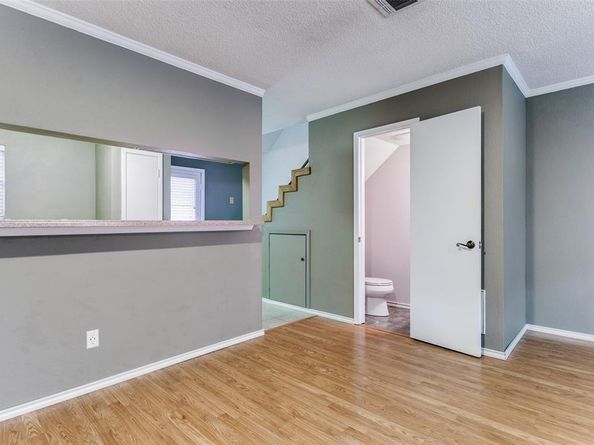 17  Abbey Road , Euless Texas 76039