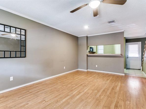 17  Abbey Road , Euless Texas 76039
