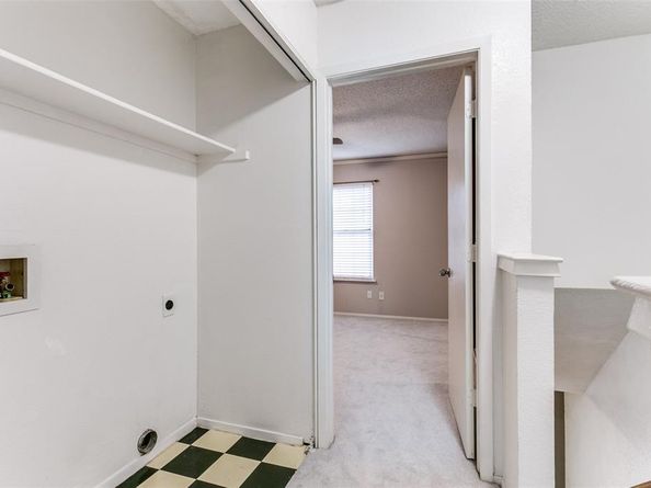 17  Abbey Road , Euless Texas 76039