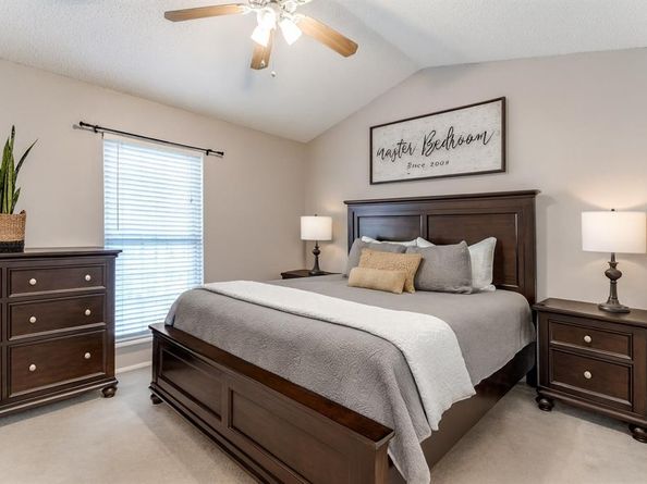 17  Abbey Road , Euless Texas 76039