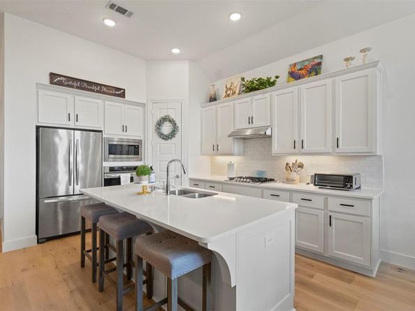 1609  Canter Court , Aubrey Texas 76227