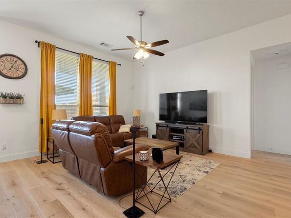 1609  Canter Court , Aubrey Texas 76227