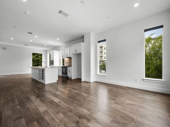 1771  Mccoy Street  305, Dallas Texas 75204