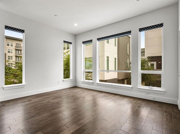 1771  Mccoy Street  305, Dallas Texas 75204