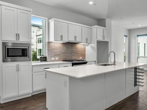 1771  Mccoy Street  305, Dallas Texas 75204