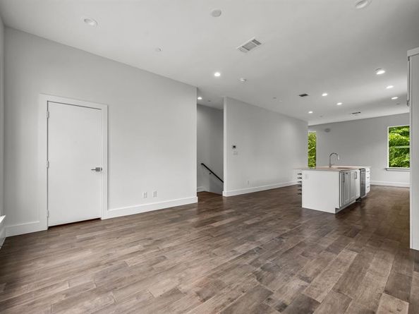 1771  Mccoy Street  305, Dallas Texas 75204