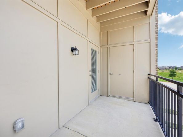 1735  Wittington Place  2203, Farmers Branch Texas 75234