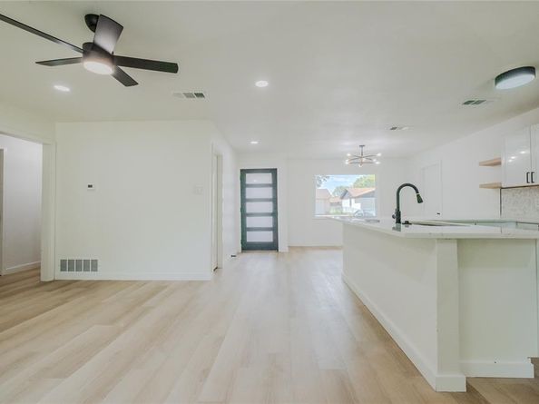 3505  Pacesetter Drive , Dallas Texas 75241