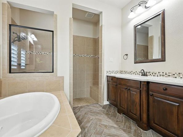 10883  Smoky Oak Trail , Flower Mound Texas 76226
