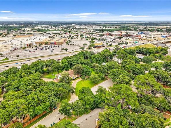 1407  Ridgecrest Circle , Denton Texas 76205