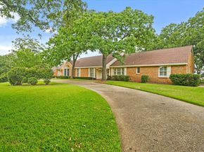 1407  Ridgecrest Circle , Denton Texas 76205