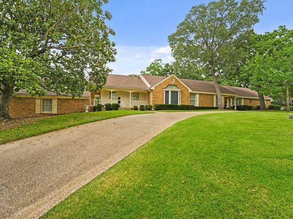1407  Ridgecrest Circle , Denton Texas 76205