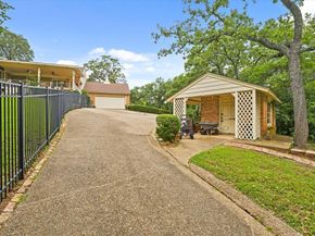1407  Ridgecrest Circle , Denton Texas 76205