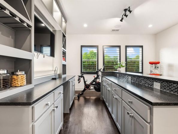 6921  Valley View Lane , Dallas Texas 75240
