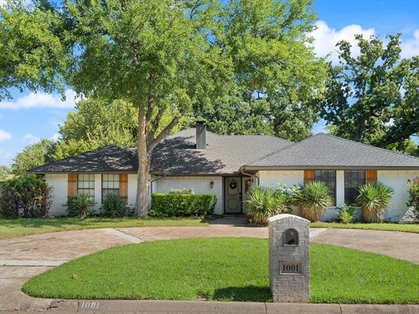 1001  Springfield Street , Mansfield Texas 76063