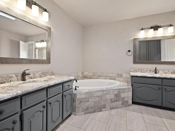 1001  Springfield Street , Mansfield Texas 76063